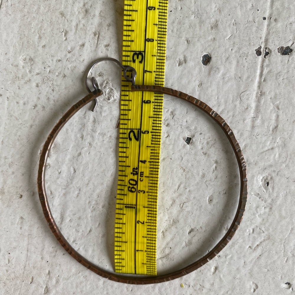 Gorgeous, enormous hammered brass hoops - Picture 3 of 6